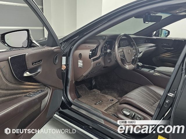Lexus LS 2020 — photo 11