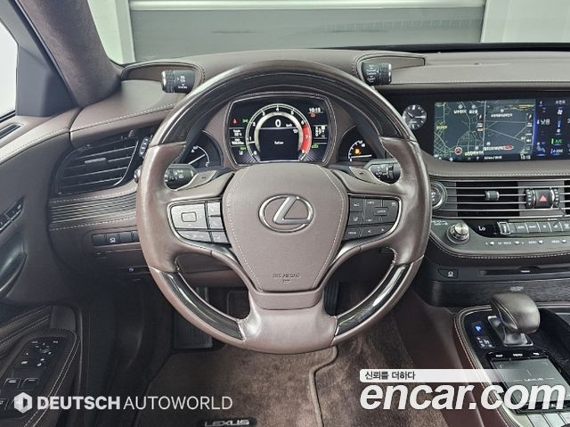 Lexus LS 2020 — photo 13