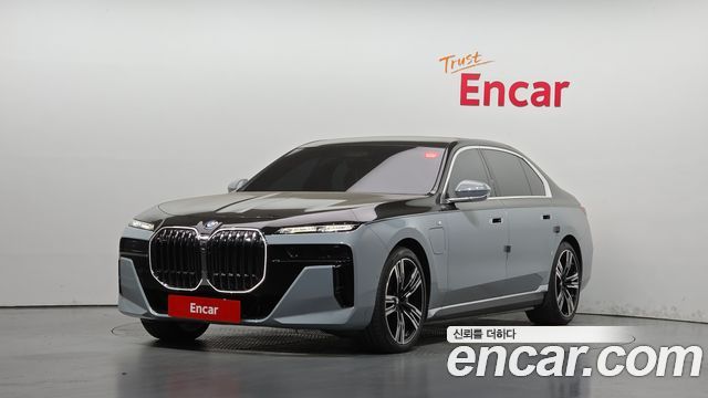 BMW 7-Series 2023 — photo 1