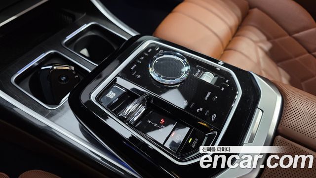 BMW 7-Series 2023 — photo 9