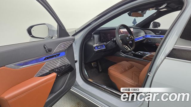 BMW 7-Series 2023 — photo 10