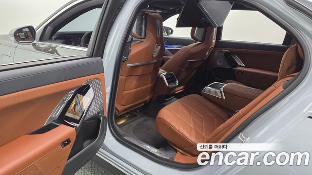 BMW 7-Series 2023 — photo 12