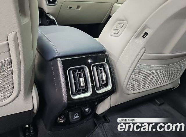 Kia Sorento 2023 — photo 13