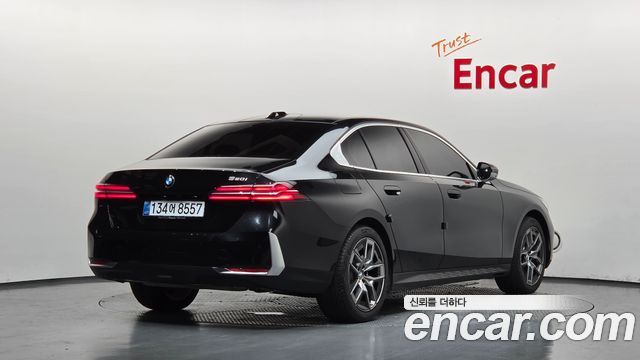 BMW 5-Series 2025 — photo 2