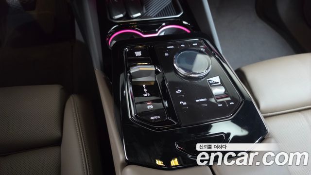BMW 5-Series 2025 — photo 9