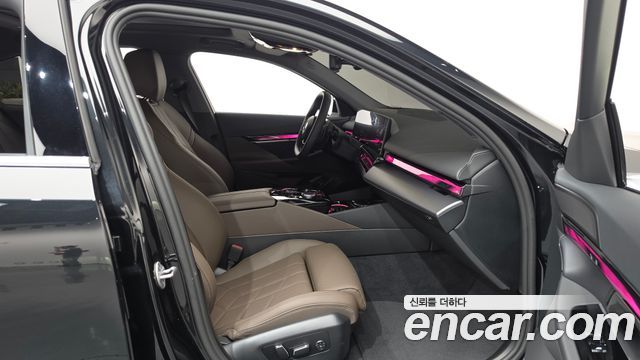 BMW 5-Series 2025 — photo 11