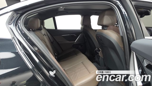 BMW 5-Series 2025 — photo 12