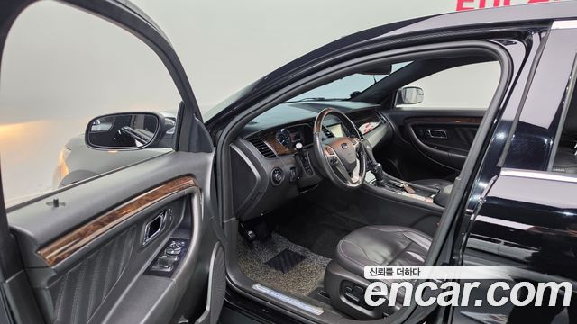 Ford Taurus 2016 — photo 10