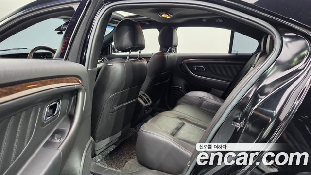 Ford Taurus 2016 — photo 11