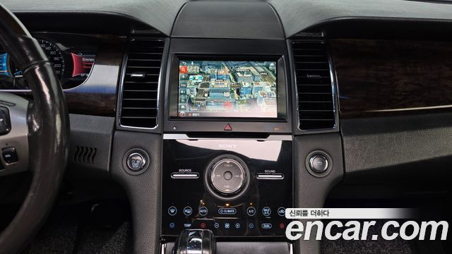 Ford Taurus 2016 — photo 13