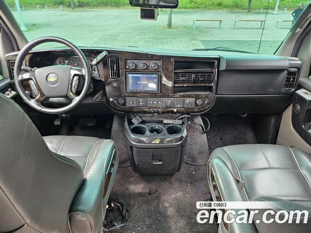 Chevrolet Express Van 2015 — photo 17