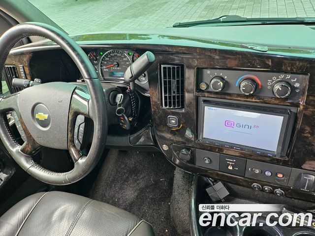 Chevrolet Express Van 2015 — photo 18
