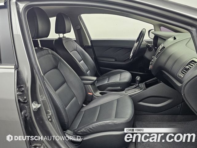 Kia K3 2013 — photo 10