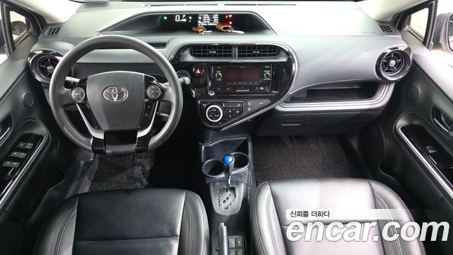 Toyota Prius 2018 — photo 10