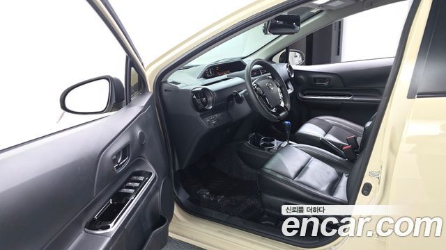 Toyota Prius 2018 — photo 13
