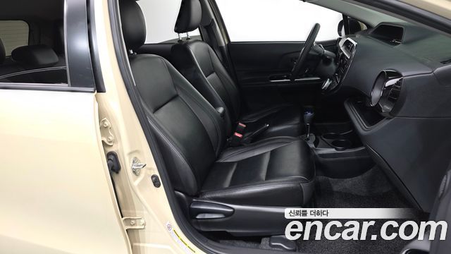 Toyota Prius 2018 — photo 17