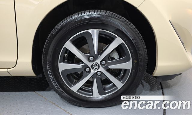Toyota Prius 2018 — photo 7