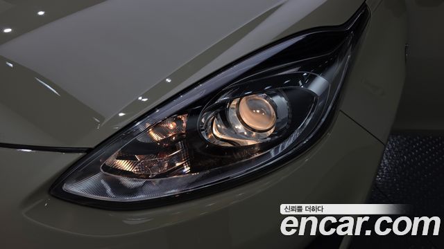 Toyota Prius 2018 — photo 8