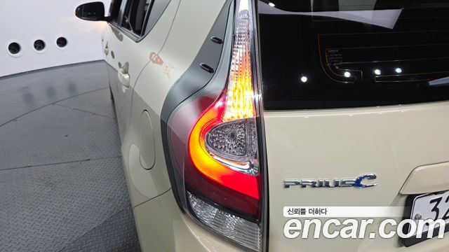 Toyota Prius 2018 — photo 9