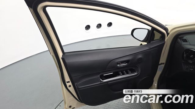 Toyota Prius 2018 — photo 14