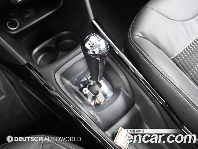 Peugeot 2008 2015 — photo 9
