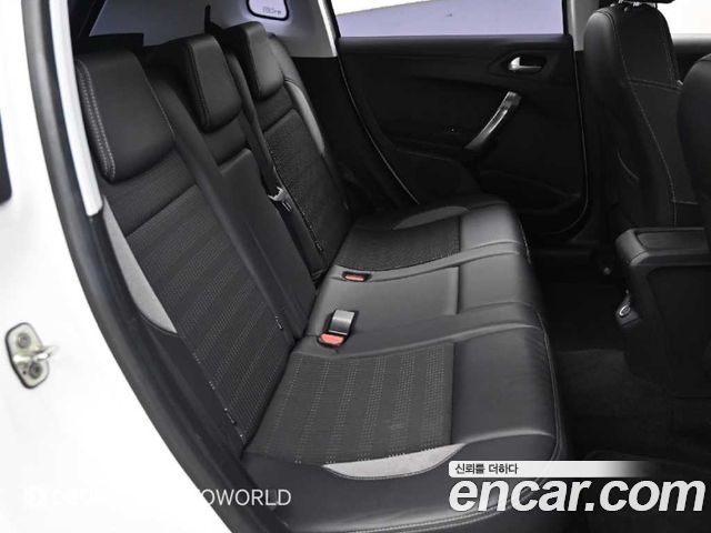 Peugeot 2008 2015 — photo 12