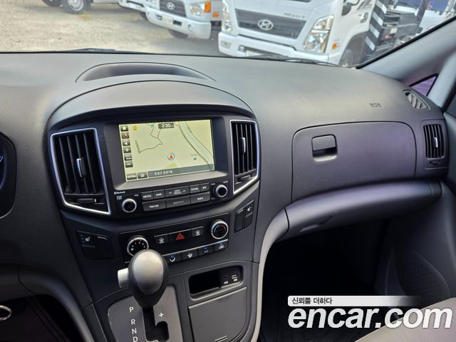 Hyundai Starex 2017 — photo 9