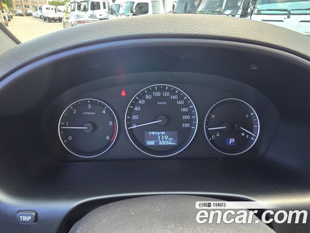 Hyundai Starex 2017 — photo 11