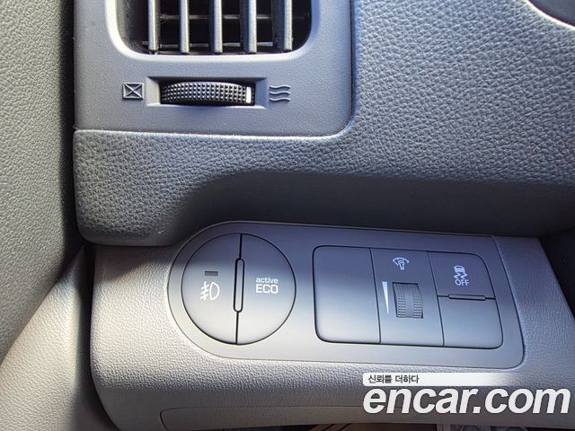 Hyundai Starex 2017 — photo 13