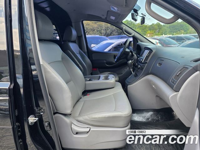 Hyundai Starex 2017 — photo 16