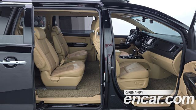Kia Canival 2019 — photo 16