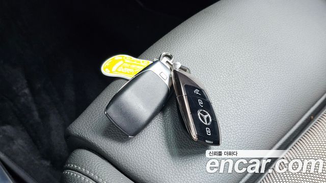Mercedes-Benz EQB 2024 — photo 30