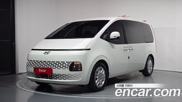 Hyundai Staria 2023 — photo 1