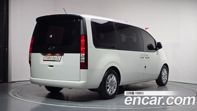 Hyundai Staria 2023 — photo 2