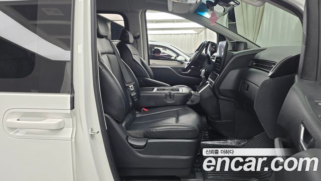 Hyundai Staria 2023 — photo 11