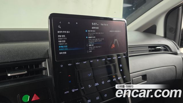 Hyundai Staria 2023 — photo 16