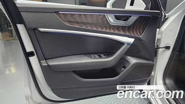 Audi A6 2021 — photo 14
