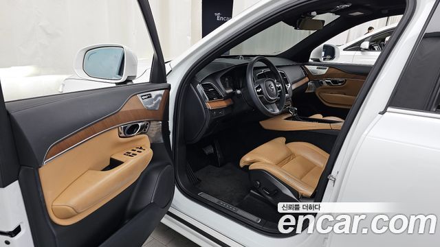 Volvo XC90 2019 — photo 10