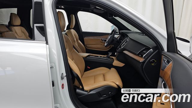 Volvo XC90 2019 — photo 11