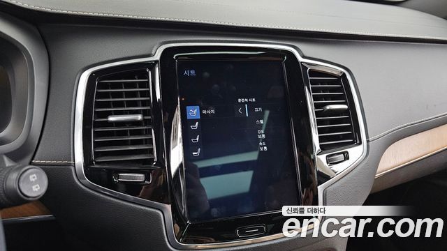 Volvo XC90 2019 — photo 17