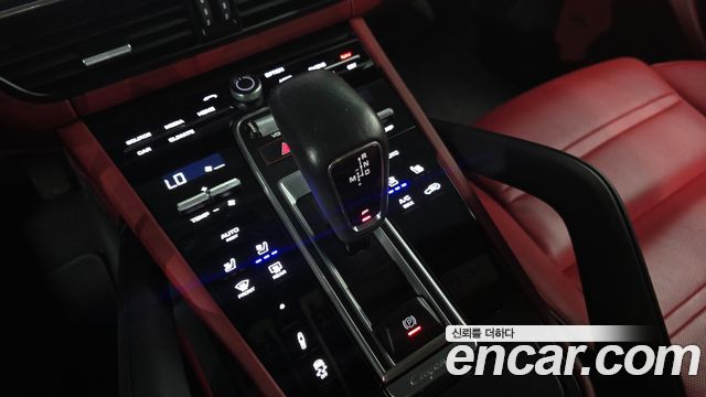 Porsche Cayenne 2021 — photo 12
