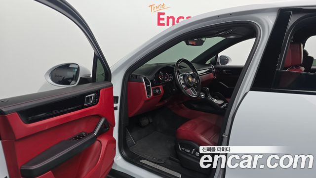 Porsche Cayenne 2021 — photo 13