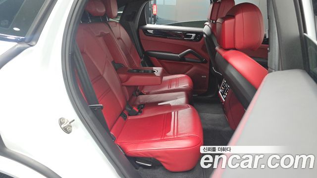 Porsche Cayenne 2021 — photo 17