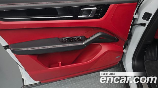 Porsche Cayenne 2021 — photo 14