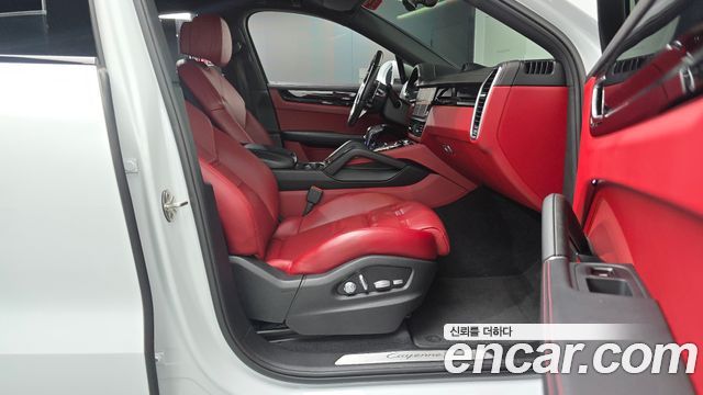 Porsche Cayenne 2021 — photo 16