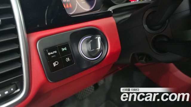 Porsche Cayenne 2021 — photo 27
