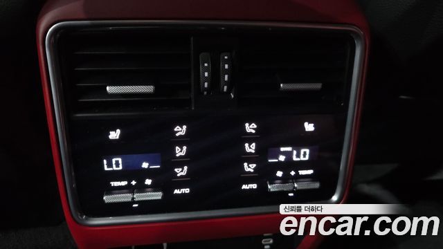 Porsche Cayenne 2021 — photo 29