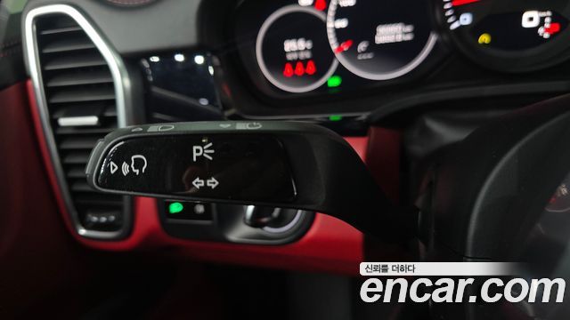 Porsche Cayenne 2021 — photo 32