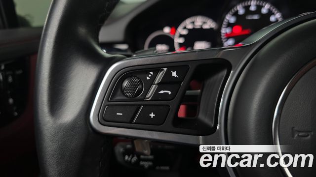 Porsche Cayenne 2021 — photo 33