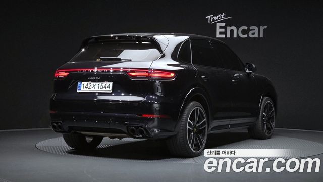 Porsche Cayenne 2020 — photo 2